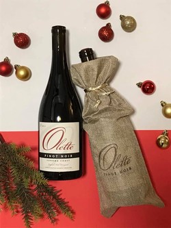 OLETTE SONOMA COAST PINOT NOIR   WITH HOLIDAY BAG